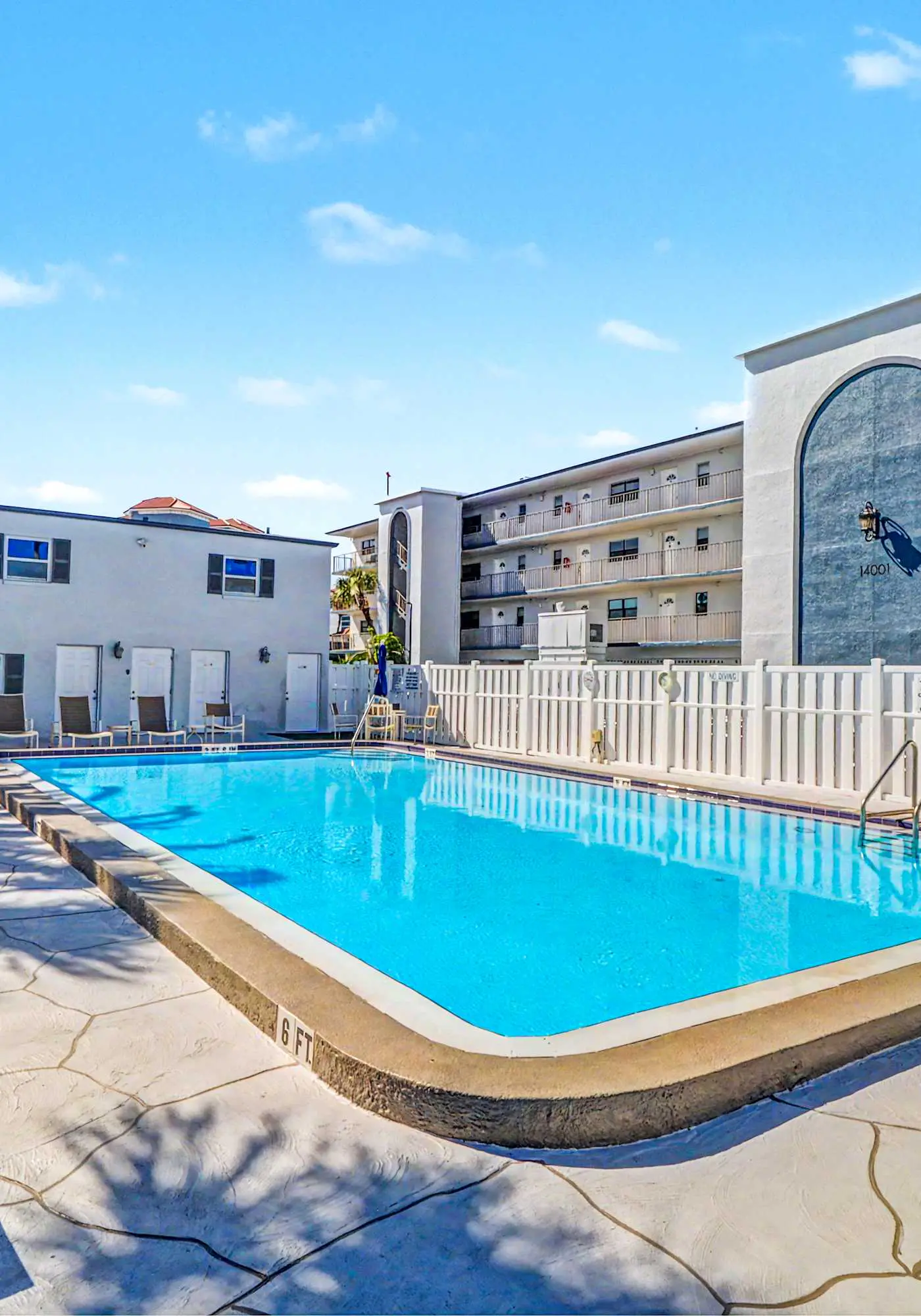 Steps to Beach + Pool in Madeira Beach