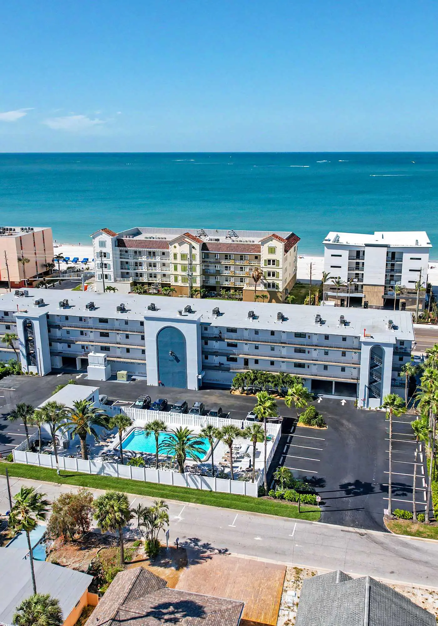 Steps to Beach + Pool in Madeira Beach