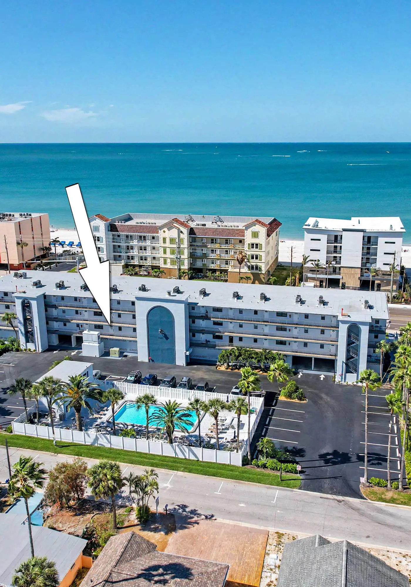 Steps to Beach + Pool in Madeira Beach