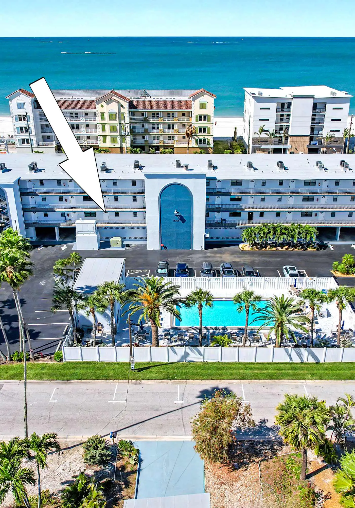 Steps to Beach + Pool in Madeira Beach