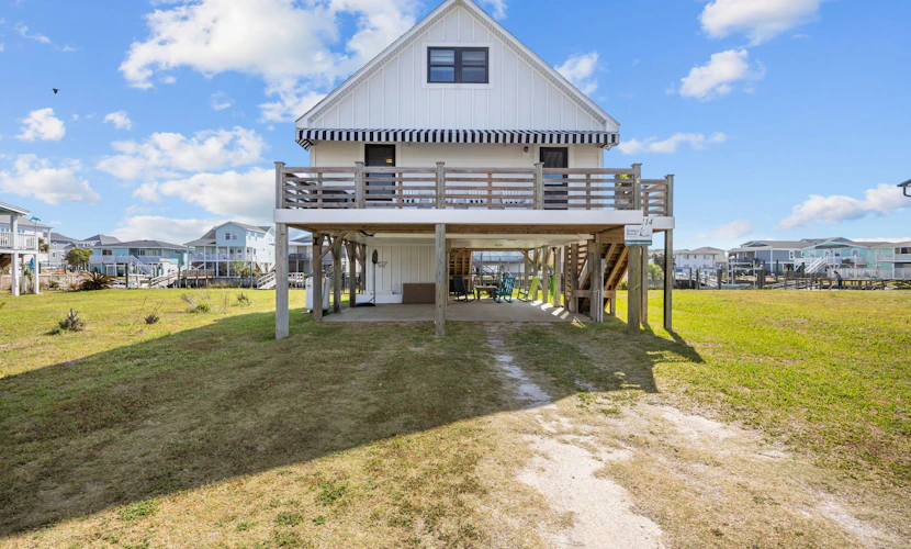 Oh My Sweet Lil Beach House: Dog Friendly, Canalfront, Floating boat dock