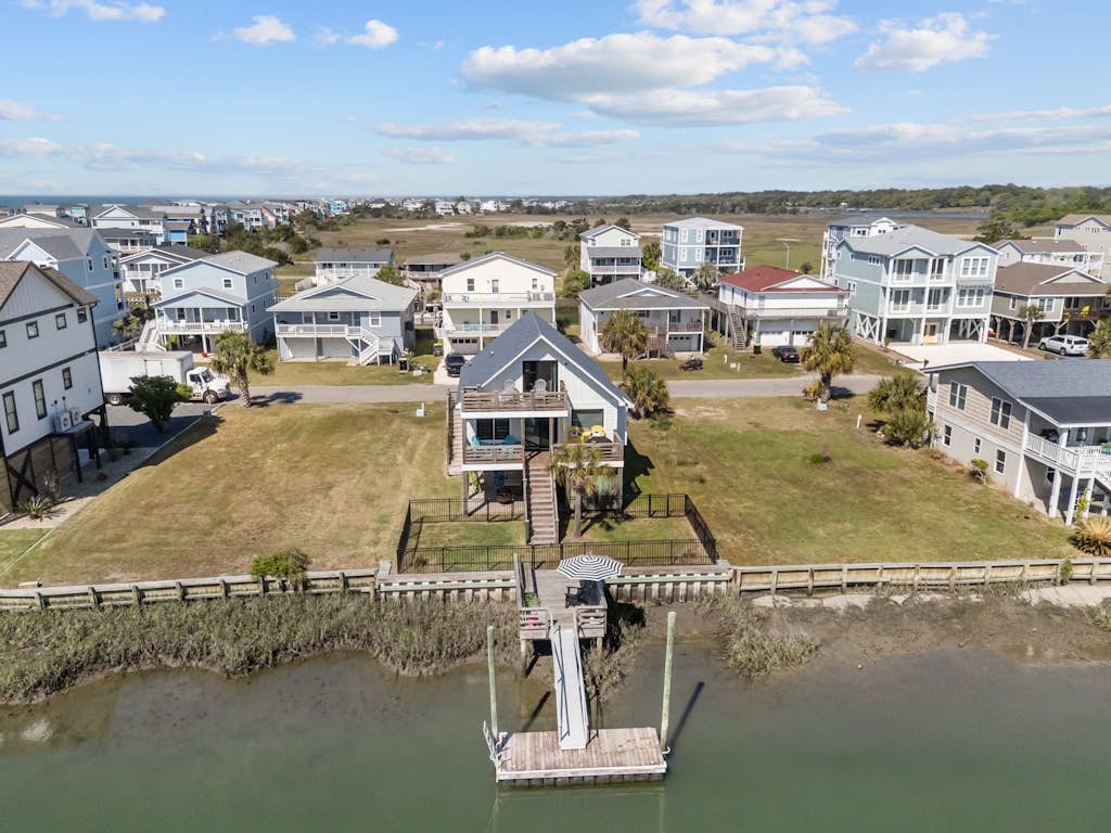 Oh My Sweet Lil Beach House: Dog Friendly, Canalfront, Floating boat dock