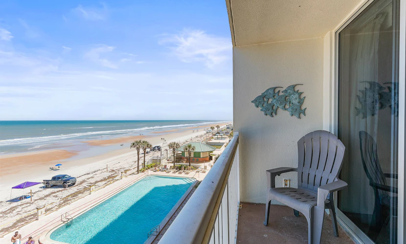 Oceanfront Balcony Views • Bright Studio • Clean & Great Value