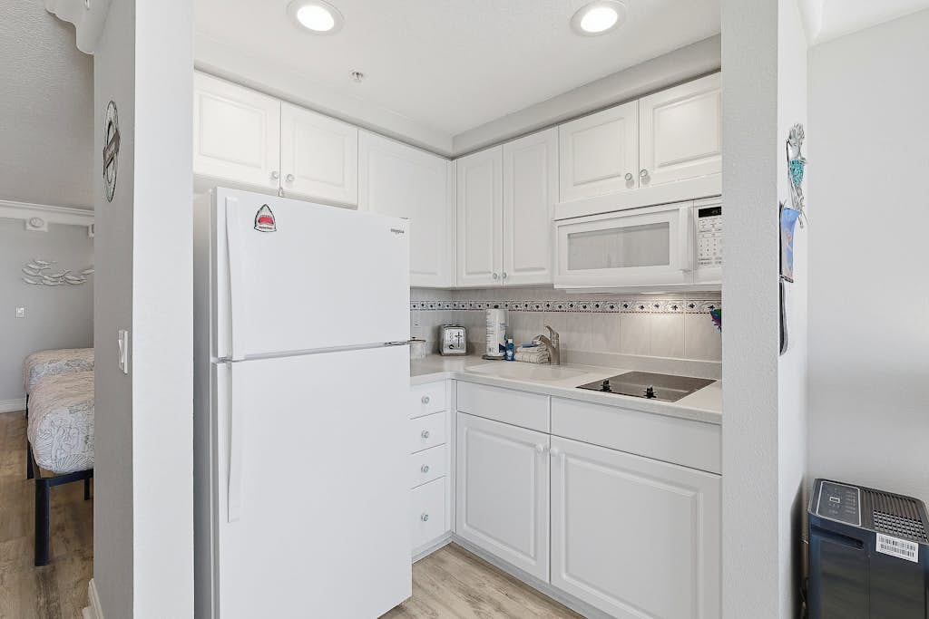 Oceanfront Balcony Views • Bright Studio • Clean & Great Value
