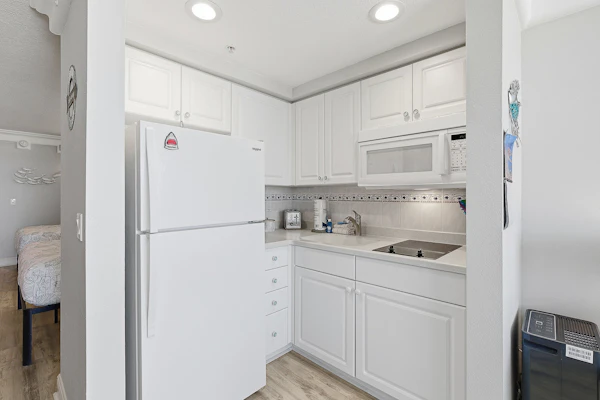 Oceanfront Balcony Views • Bright Studio • Clean & Great Value