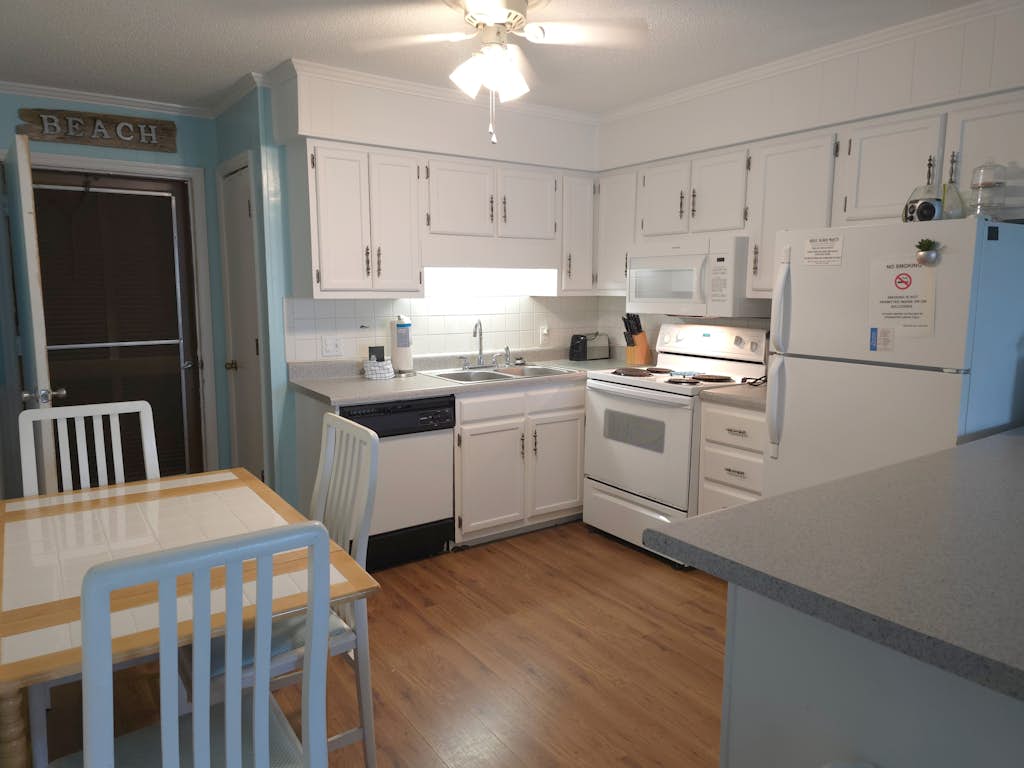 Seaspray 207: Ocean View Condo, Community Pool, Beach Access