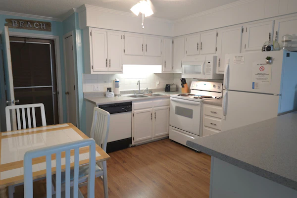 Seaspray 207: Ocean View Condo, Community Pool, Beach Access