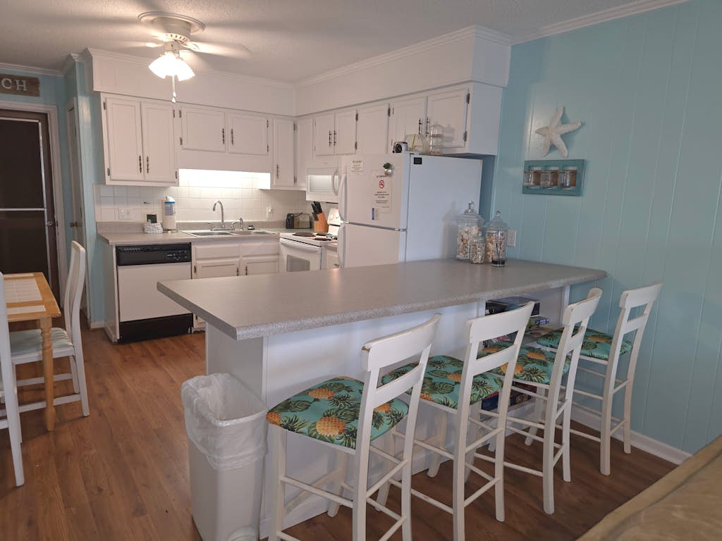 Seaspray 207: Ocean View Condo, Community Pool, Beach Access