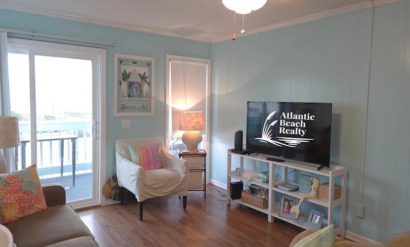 Seaspray 207: Ocean View Condo, Community Pool, Beach Access