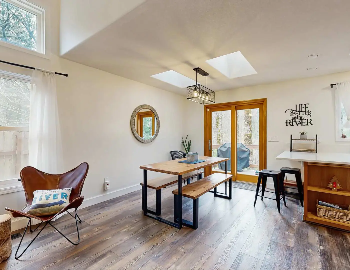Riverfront retreat with panoramic river and forest views