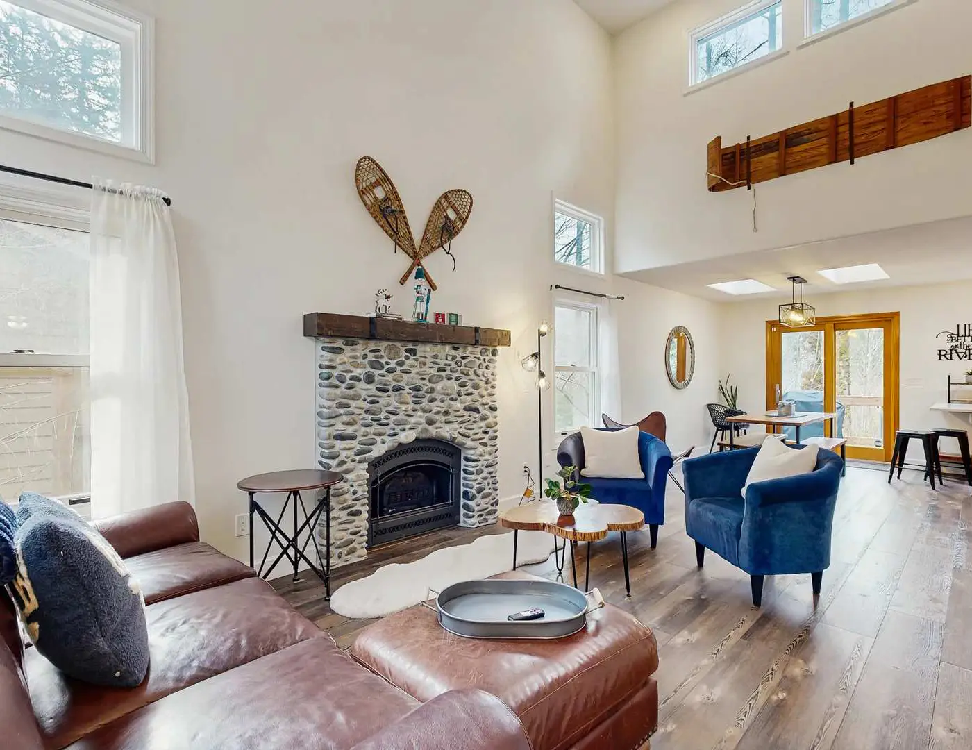 Riverfront retreat with panoramic river and forest views