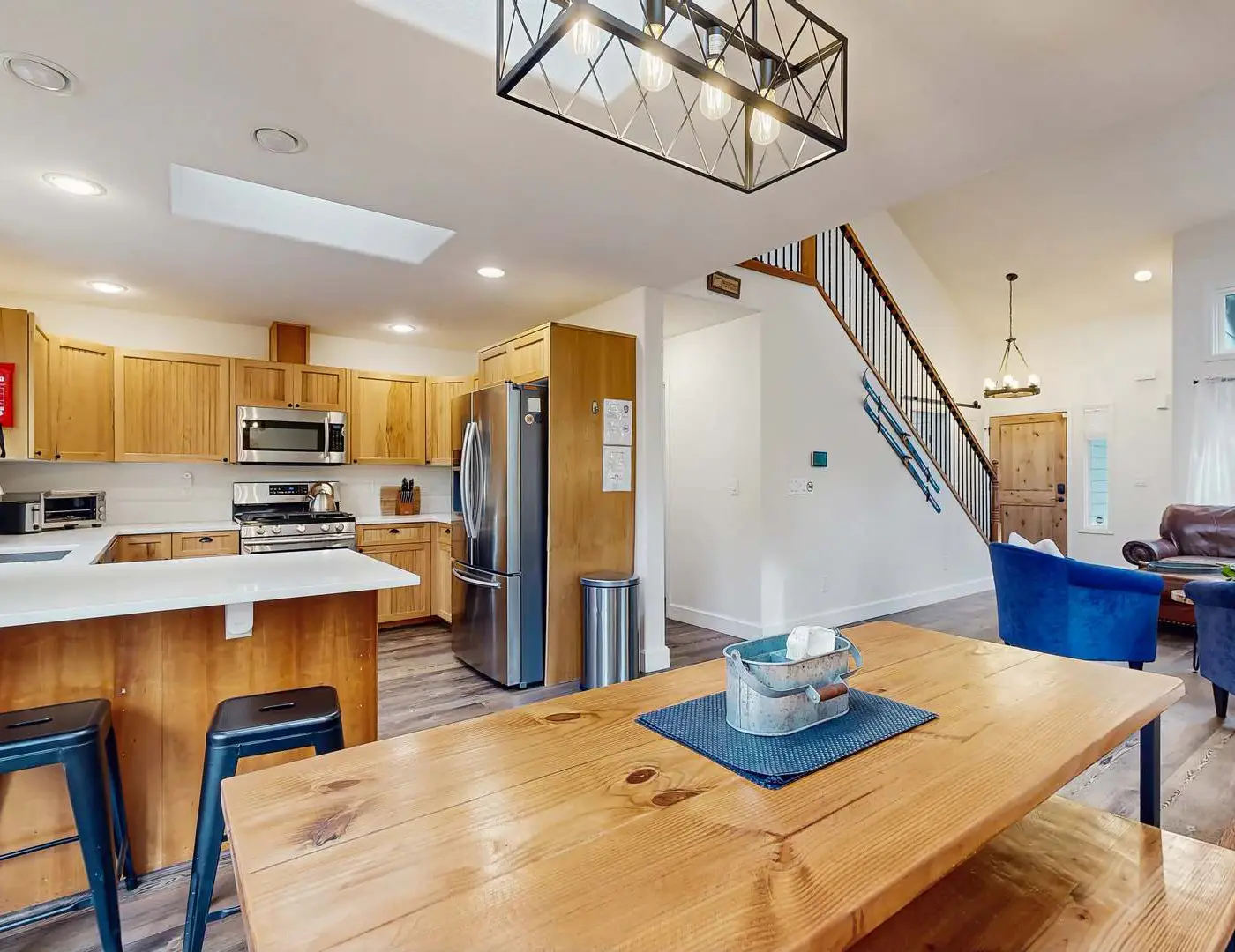 Riverfront retreat with panoramic river and forest views