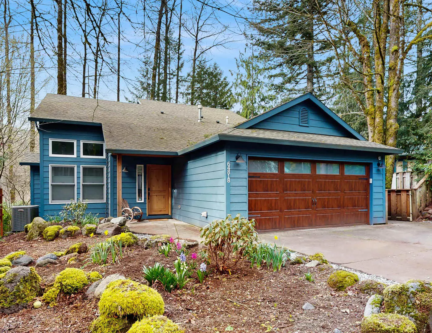 Riverfront retreat with panoramic river and forest views