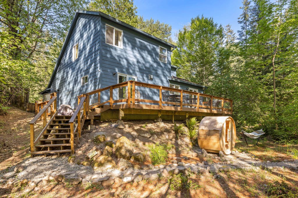 Riverfront retreat with panoramic river and forest views