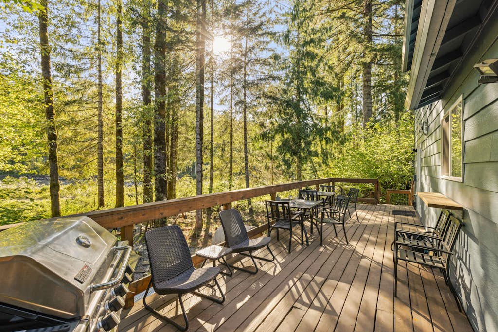 Riverfront retreat with panoramic river and forest views