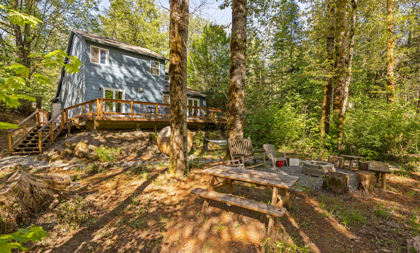 Riverfront retreat with panoramic river and forest views