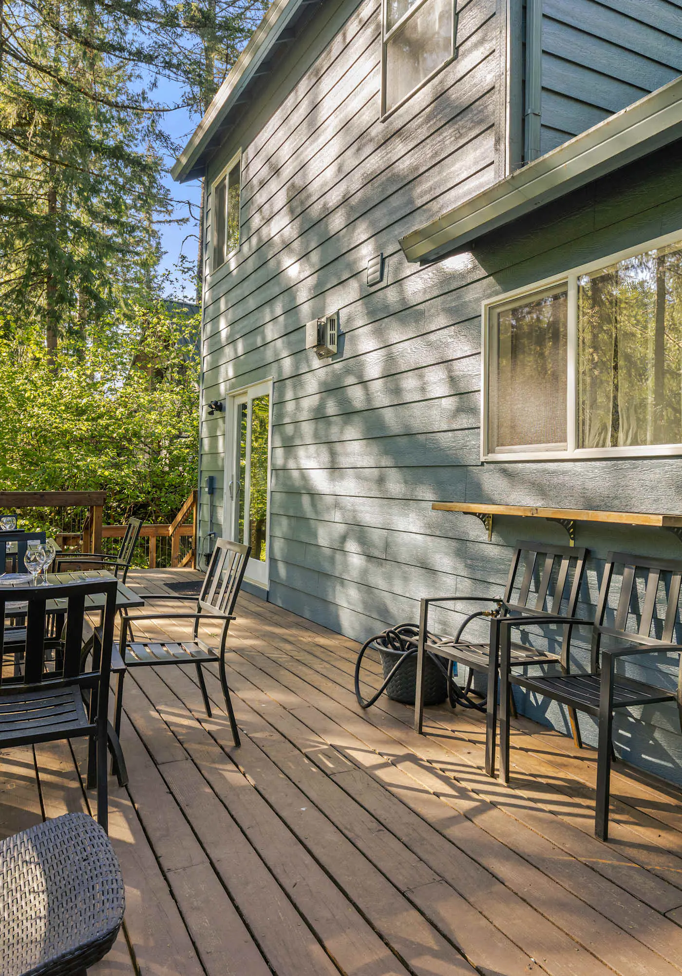 Riverfront retreat with panoramic river and forest views