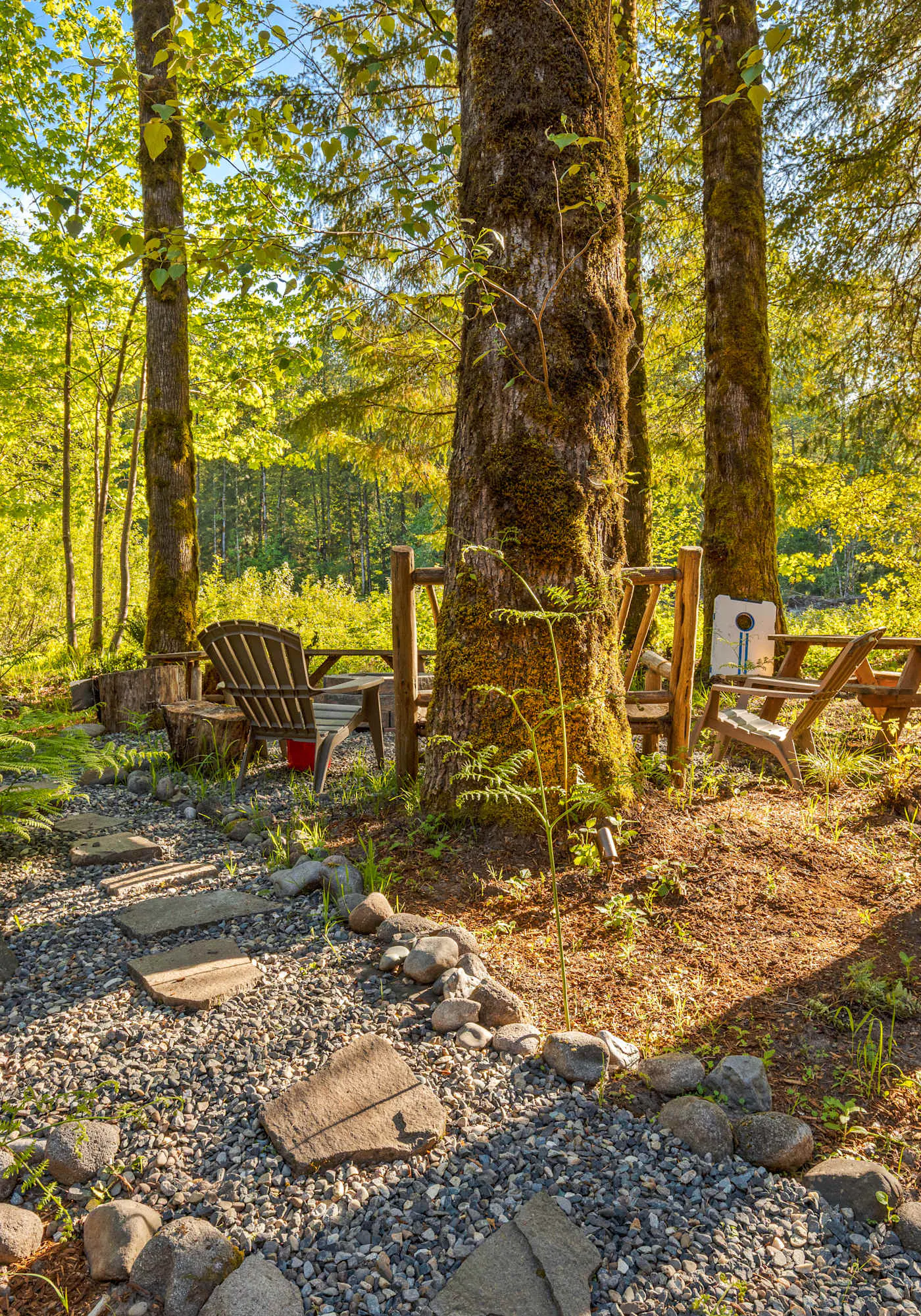 Riverfront retreat with panoramic river and forest views