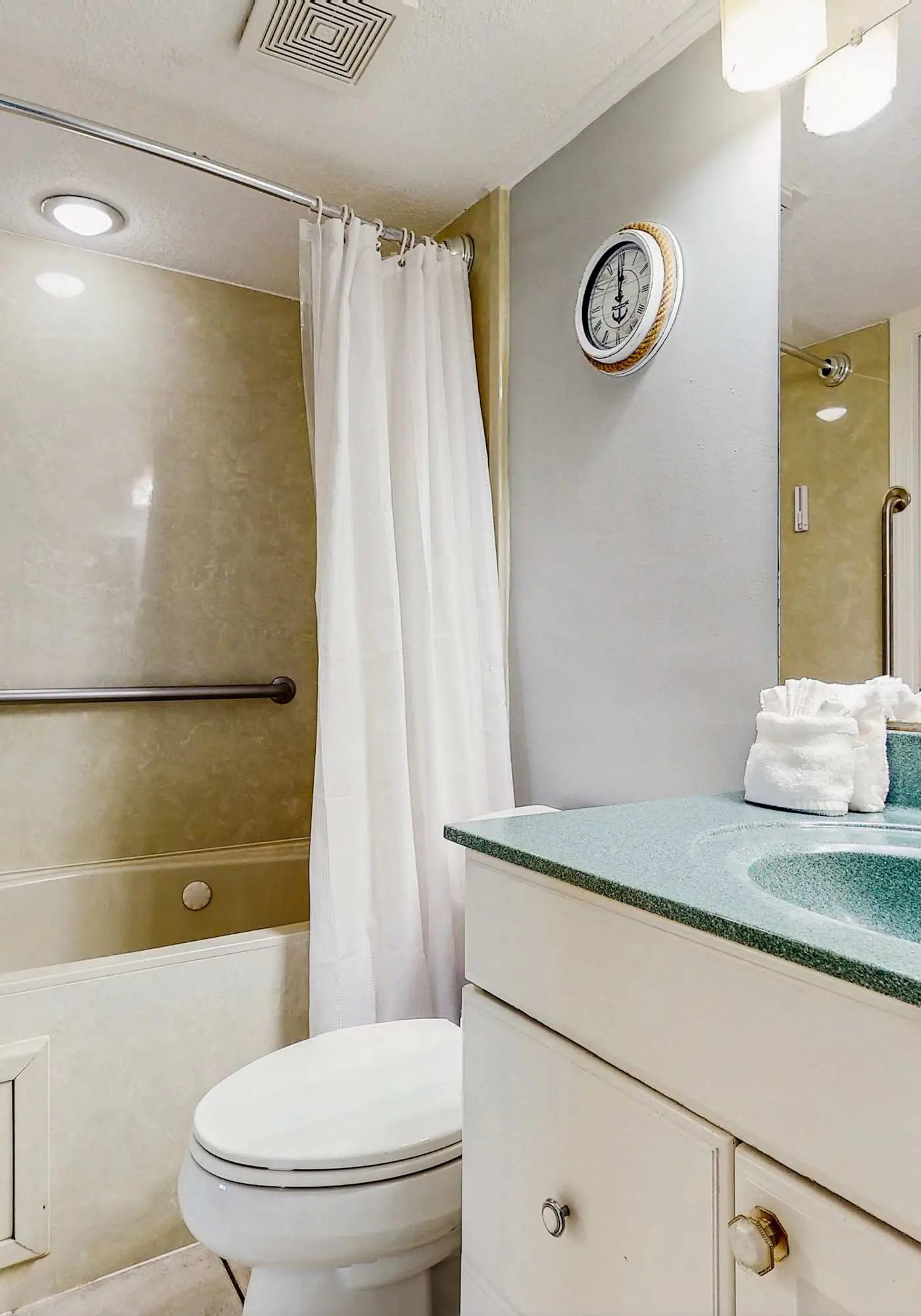 Gorgeous gulf front condo with pools, hot tub, and gym