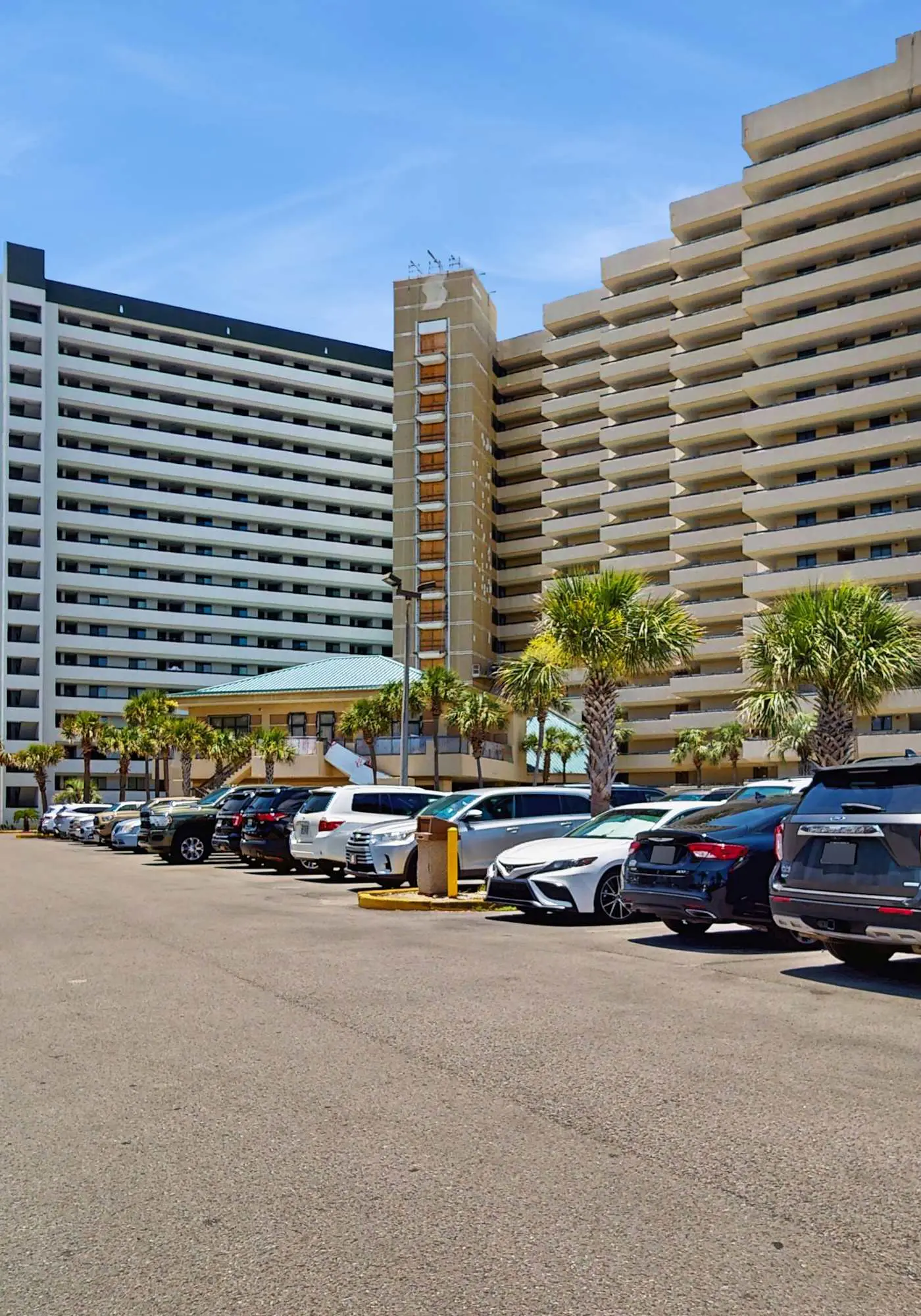 Gorgeous gulf front condo with pools, hot tub, and gym