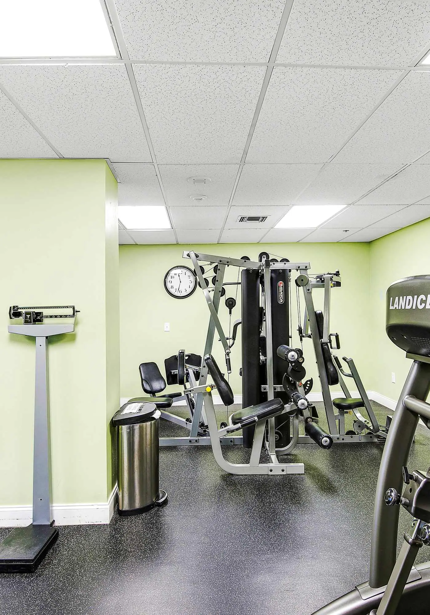 Gorgeous gulf front condo with pools, hot tub, and gym