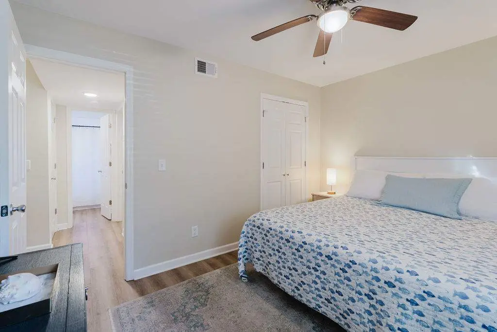 Renovated 2BR First Floor Forest Beach Condo