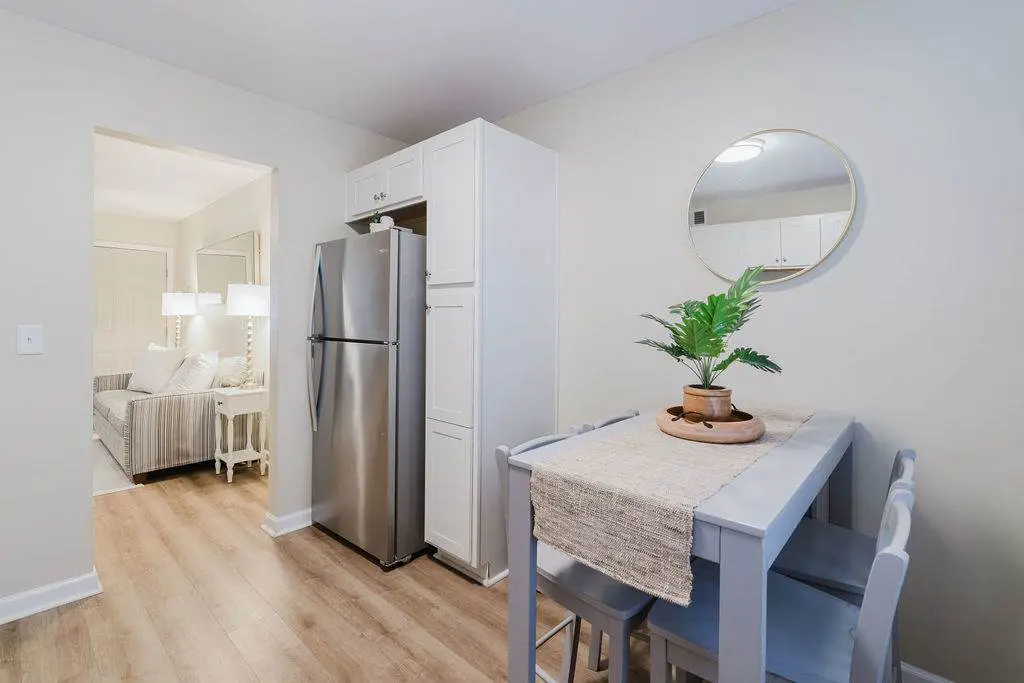 Renovated 2BR First Floor Forest Beach Condo
