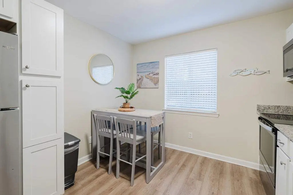 Renovated 2BR First Floor Forest Beach Condo