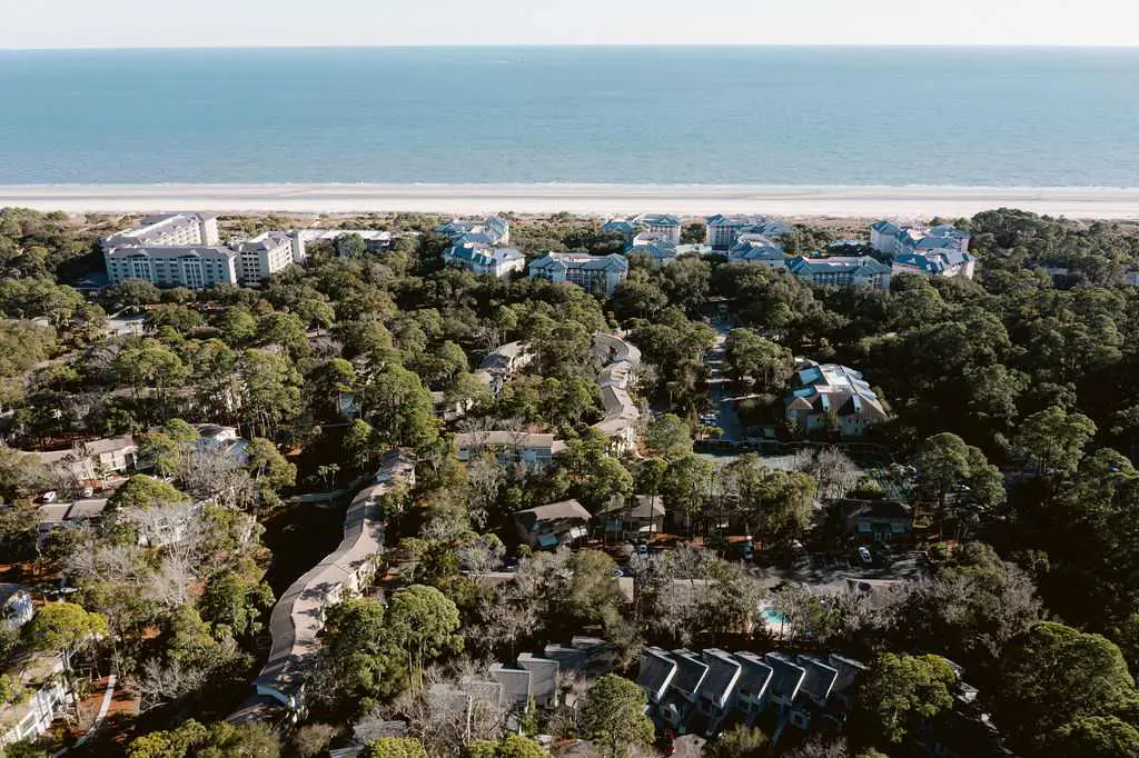 Renovated 2BR First Floor Forest Beach Condo