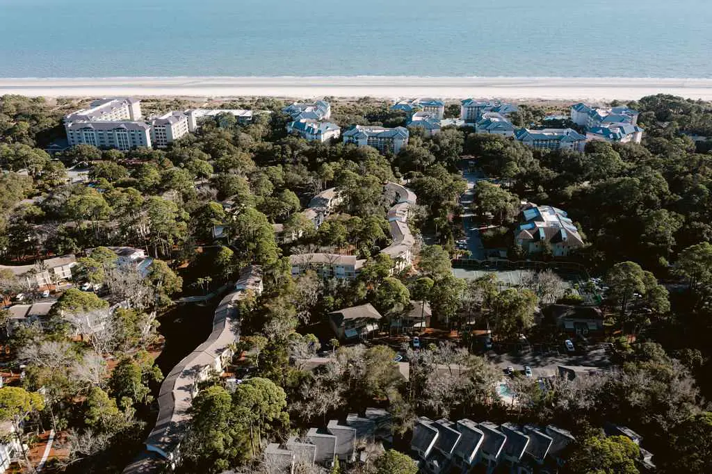 Renovated 2BR First Floor Forest Beach Condo