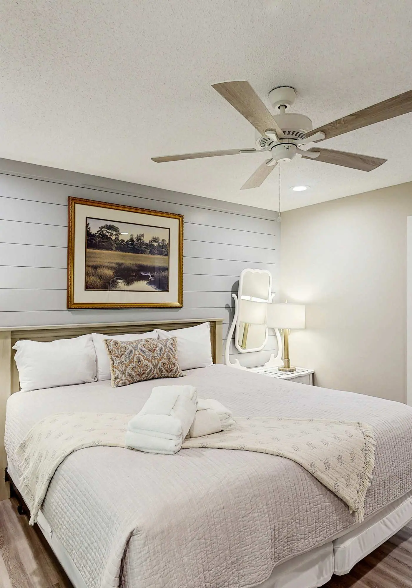 Renovated One-Level Walk to Beach 1 BR Condo