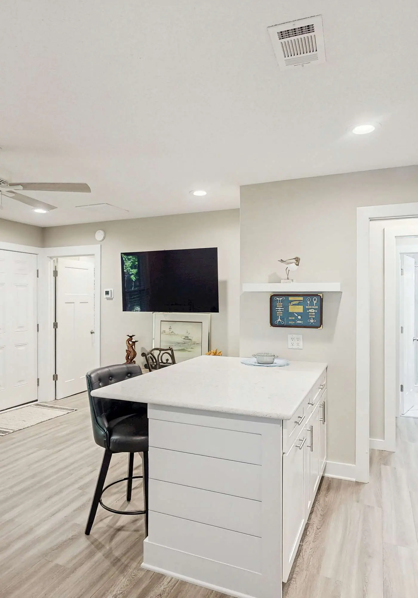 Renovated One-Level Walk to Beach 1 BR Condo