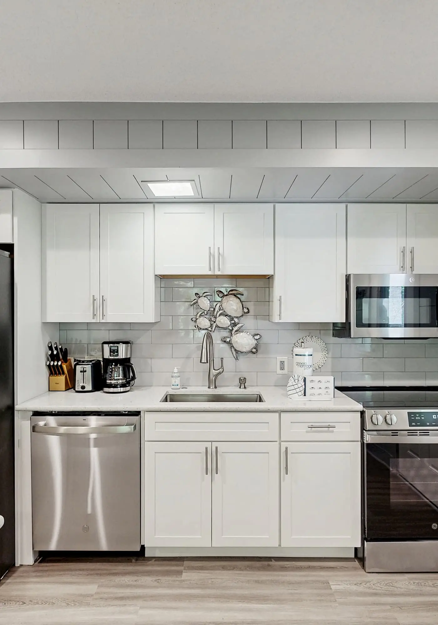 Renovated One-Level Walk to Beach 1 BR Condo