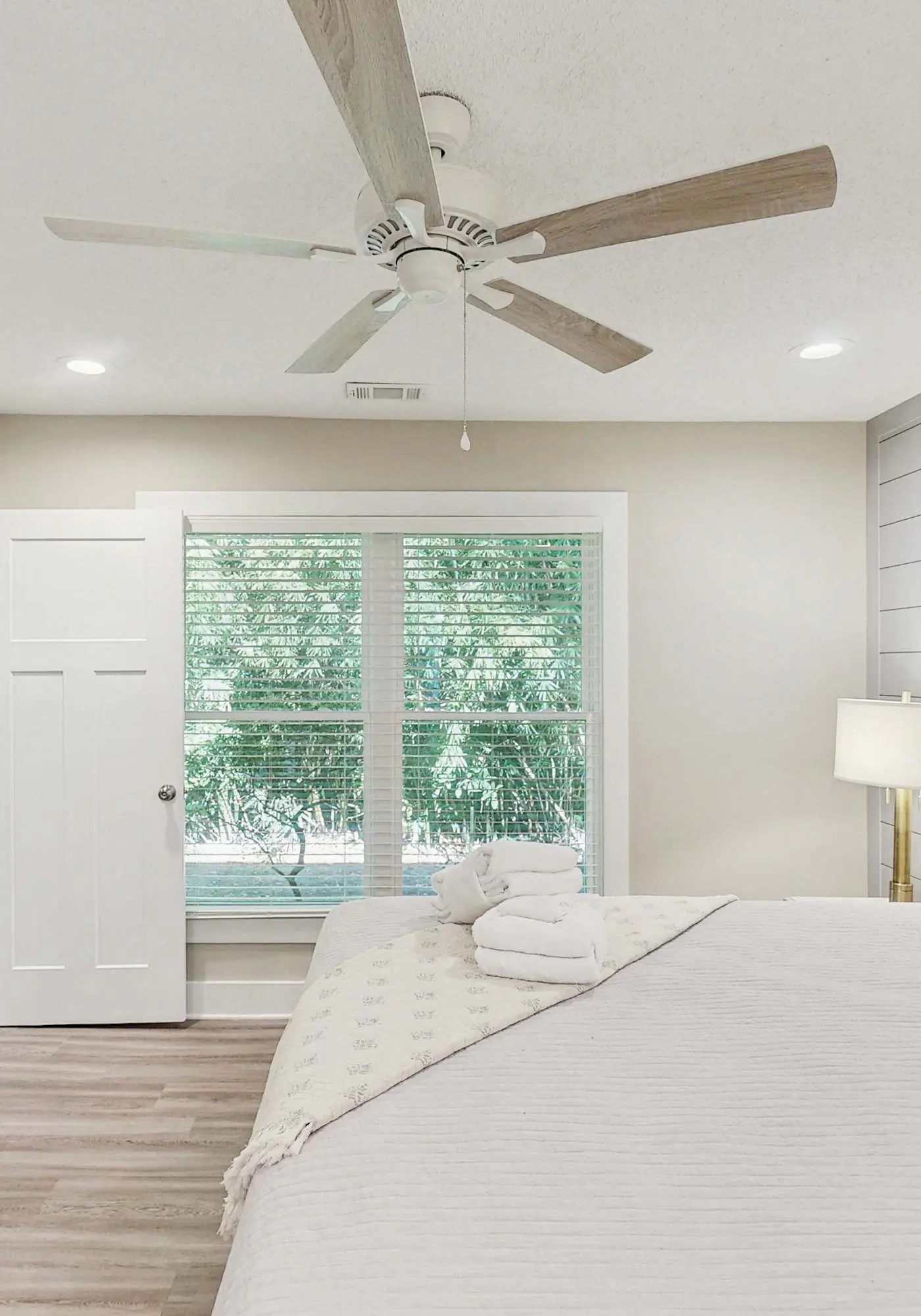 Renovated One-Level Walk to Beach 1 BR Condo