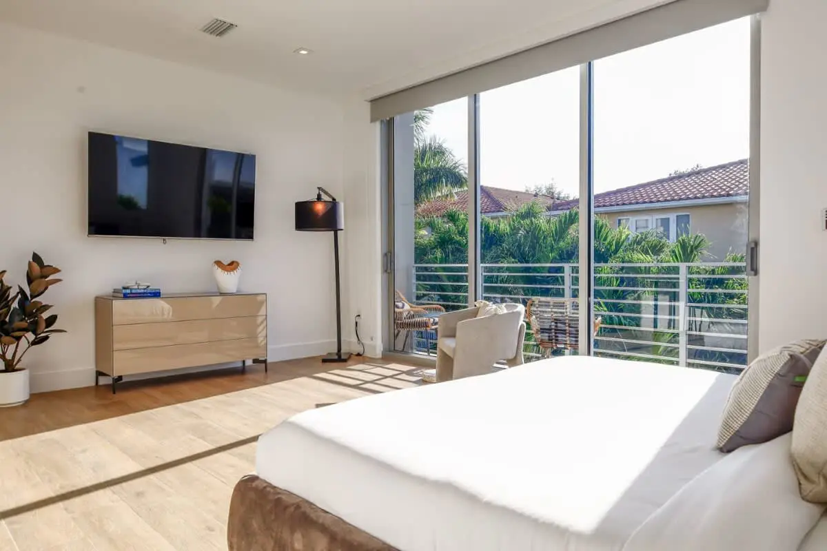 Modernista 2,  Townhome with Pool by Coconut Grove