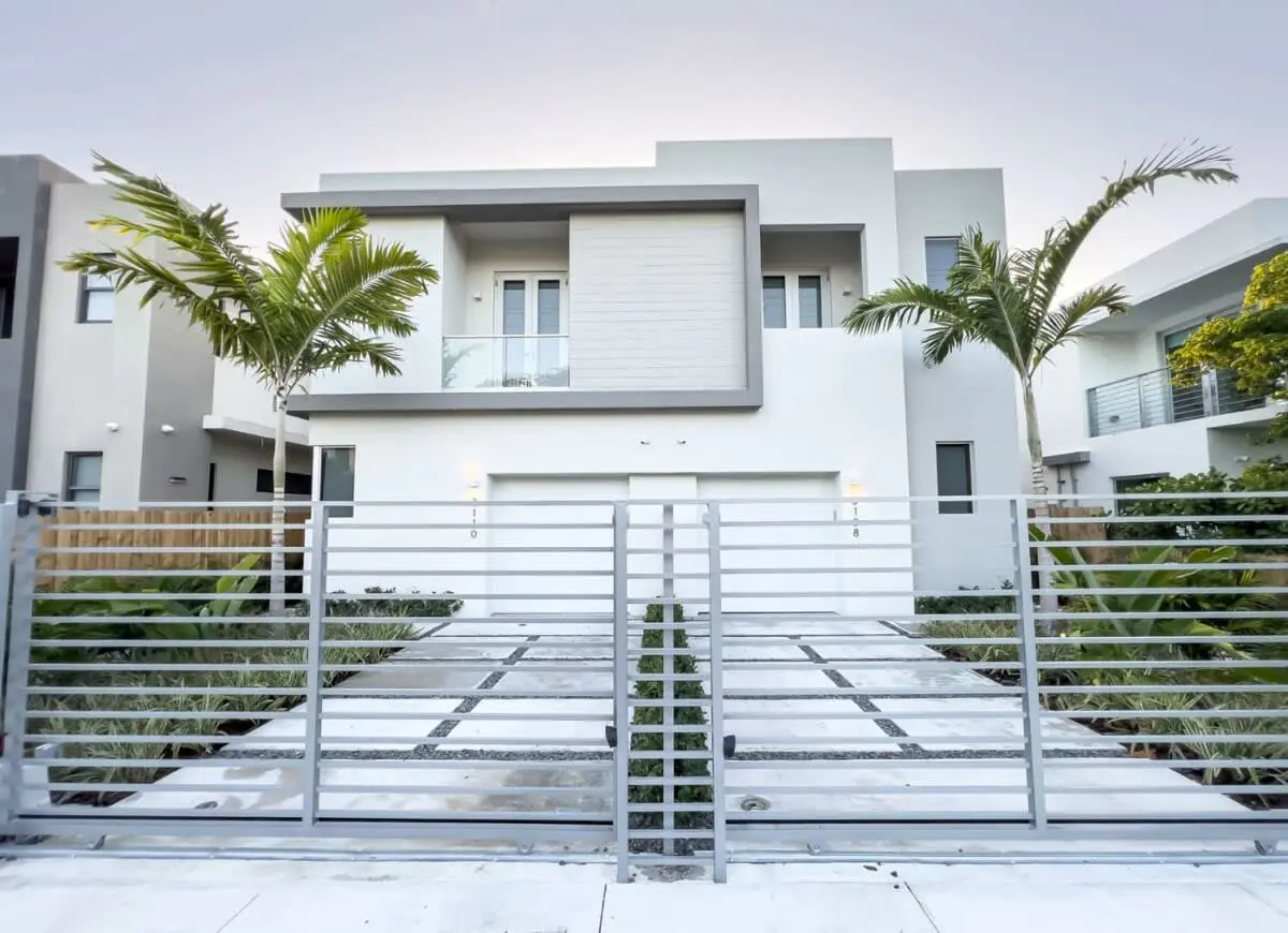 Modernista 2,  Townhome with Pool by Coconut Grove