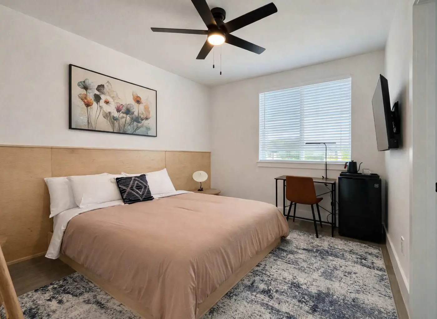 Bishop Arts 6BR townhouse, sleeps 12, close to DT
