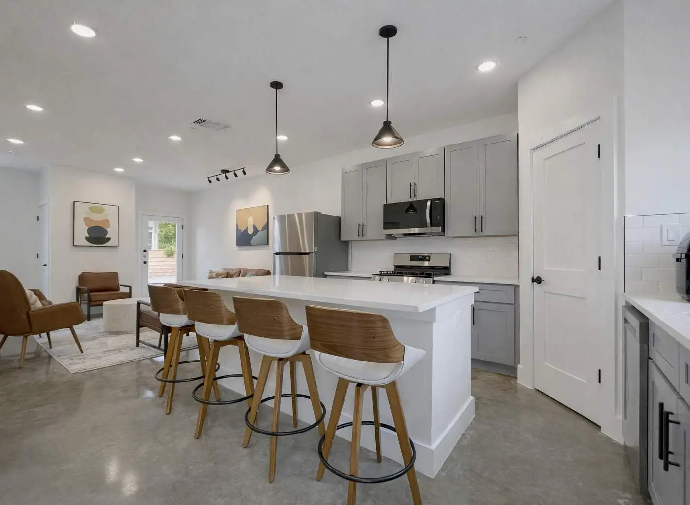 Bishop Arts 6BR townhouse, sleeps 12, close to DT