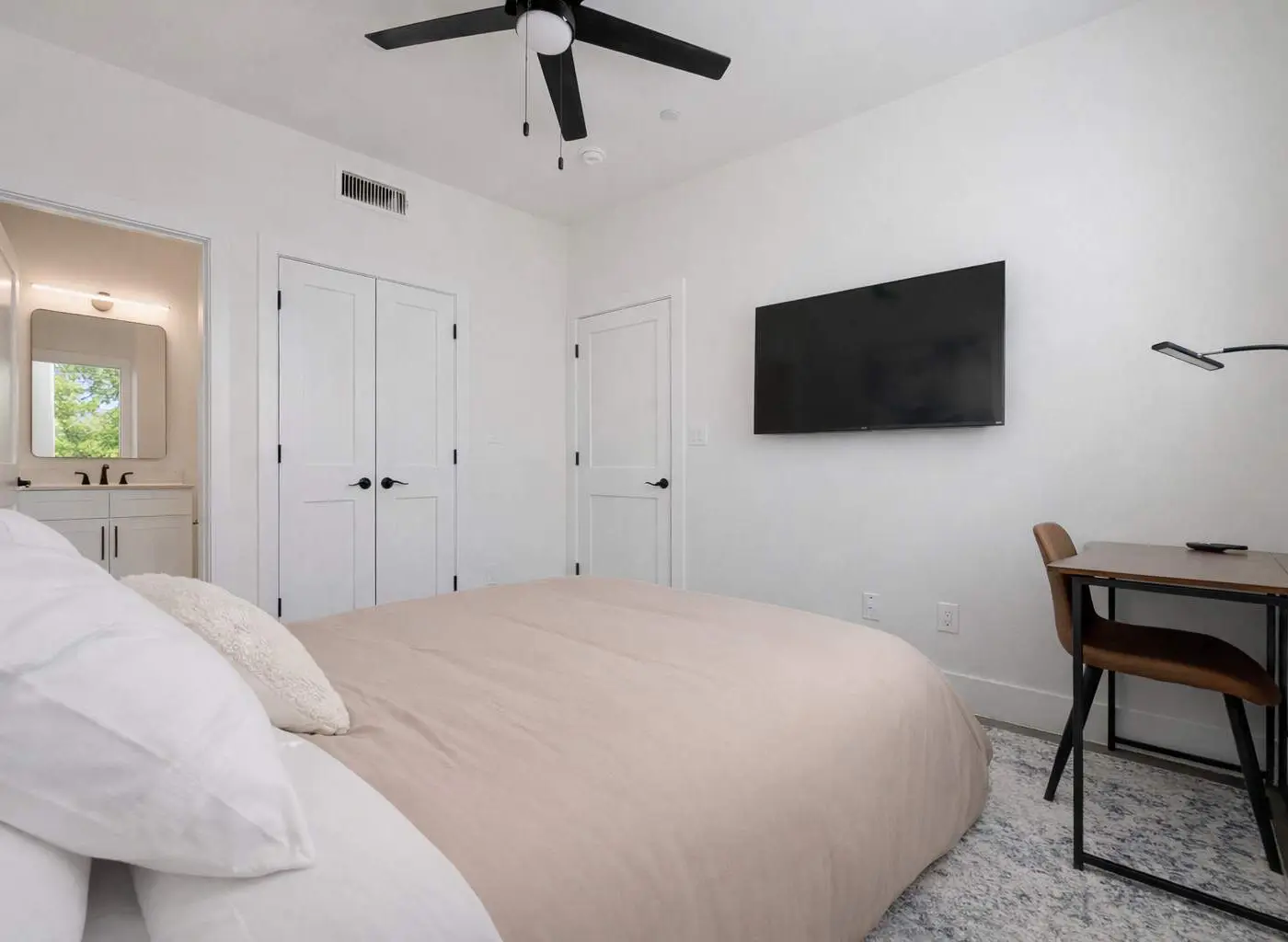 Bishop Arts 6BR townhouse, sleeps 12, close to DT