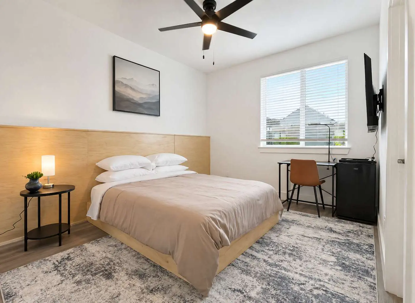 Bishop Arts 6BR townhouse, sleeps 12, close to DT