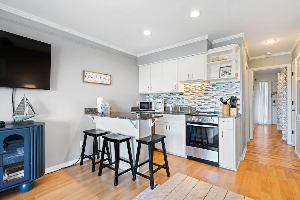 New Listing - Spring Discounts - Beach View Condo