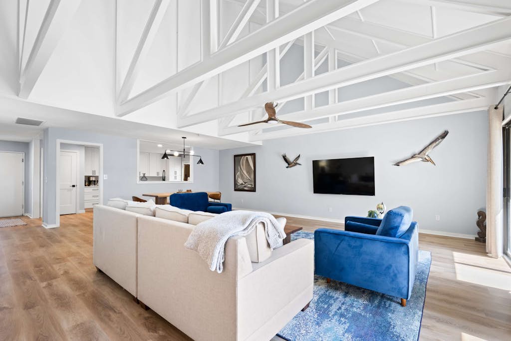 Fully Renovated Villa - Sleeps 6 Near Beach & Golf