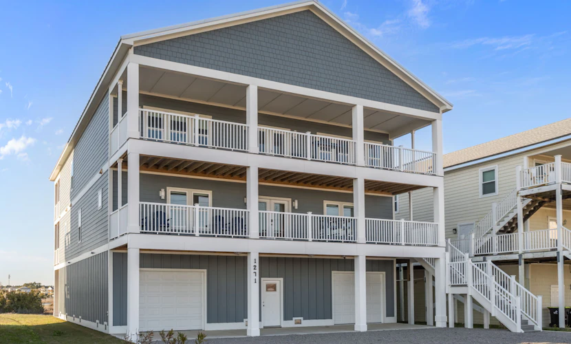 TS Island - Stunning 2nd row coastal home with ocean and sound views