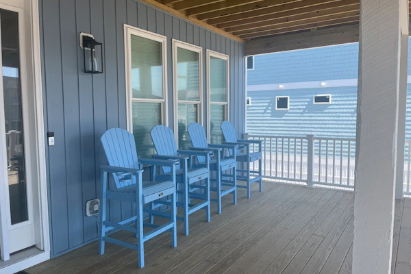 Blue Dolphin: Oceanview, game room and Grill