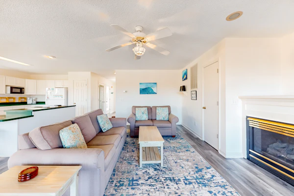 Multi-level house near Intracoastal waterway & beach with AC, patio, deck, & W/D