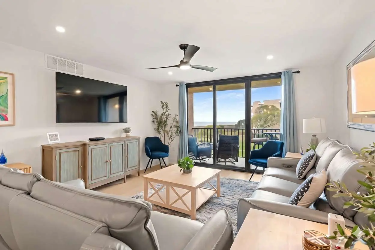 Stunning Oceanfront Villa - 3rd Floor Views and Renovated 2026