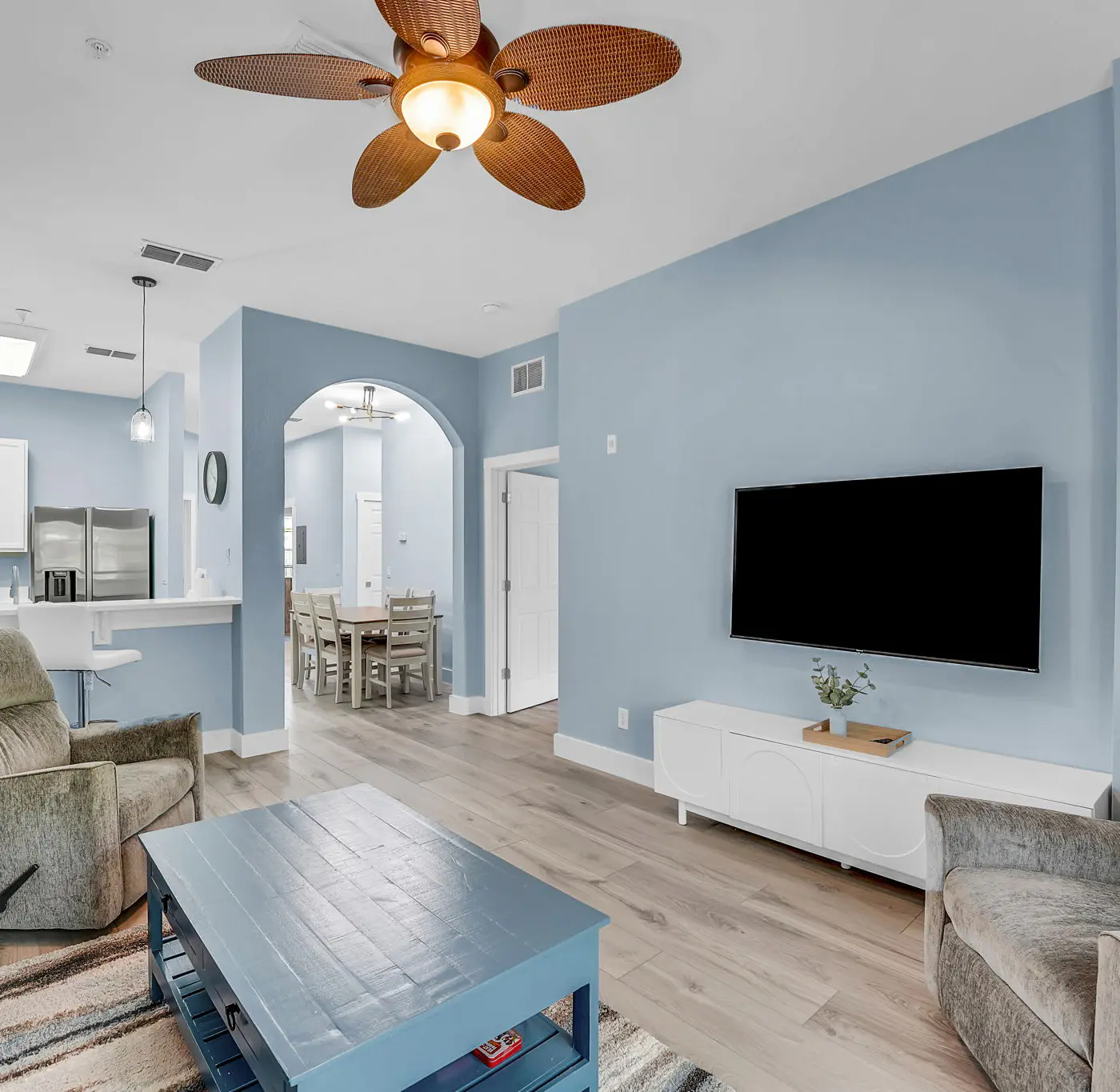 Exclusive hot tub condo, 10 min to Disney