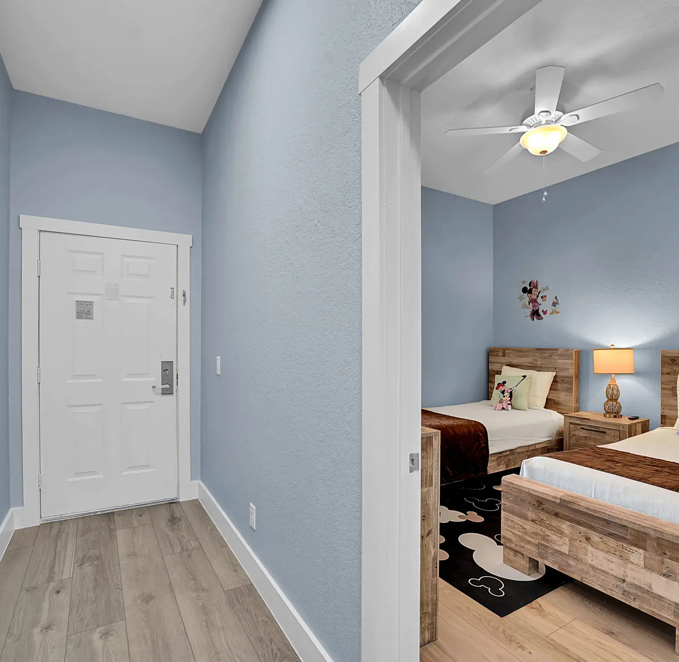 Exclusive hot tub condo, 10 min to Disney