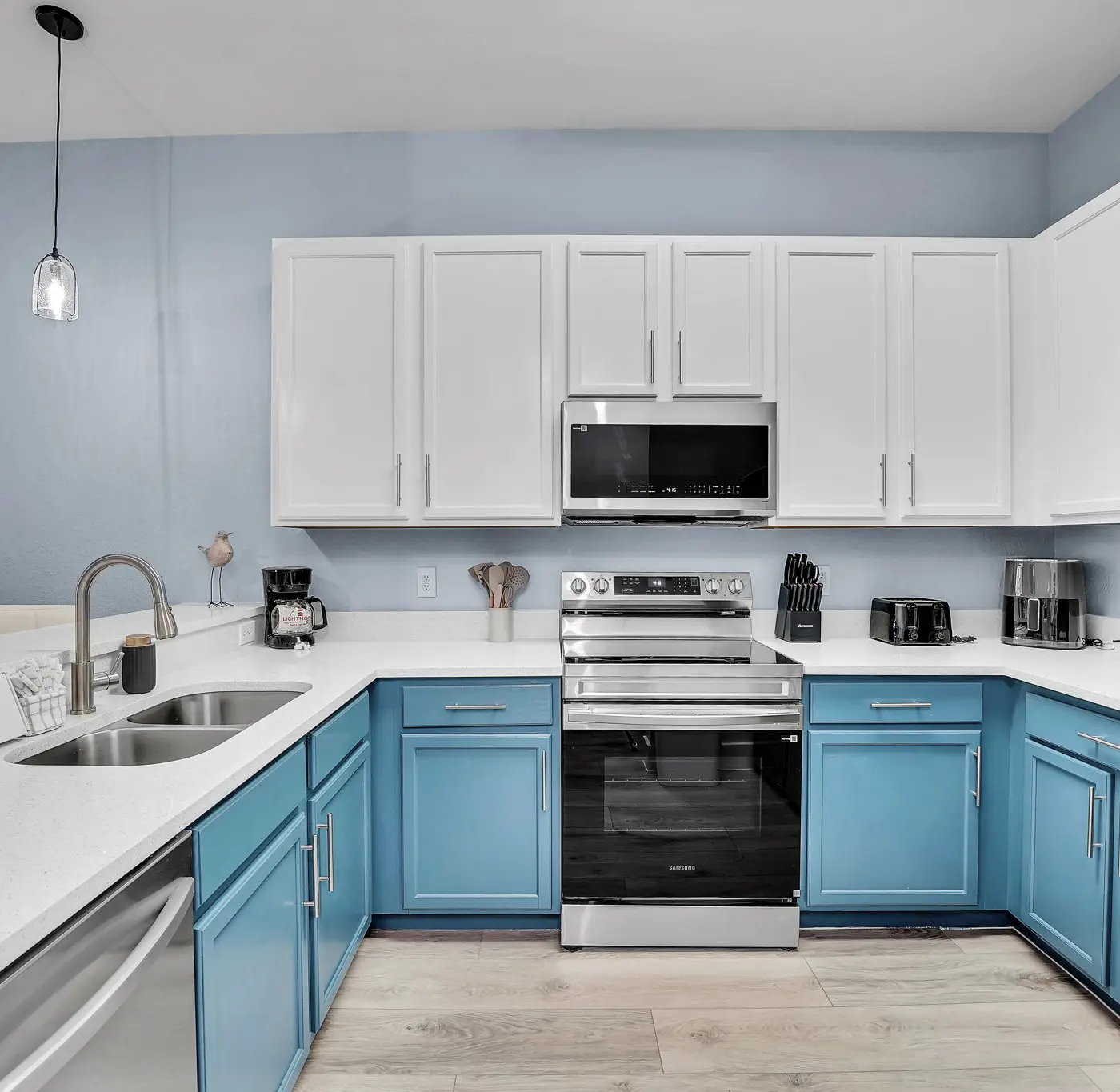 Exclusive hot tub condo, 10 min to Disney