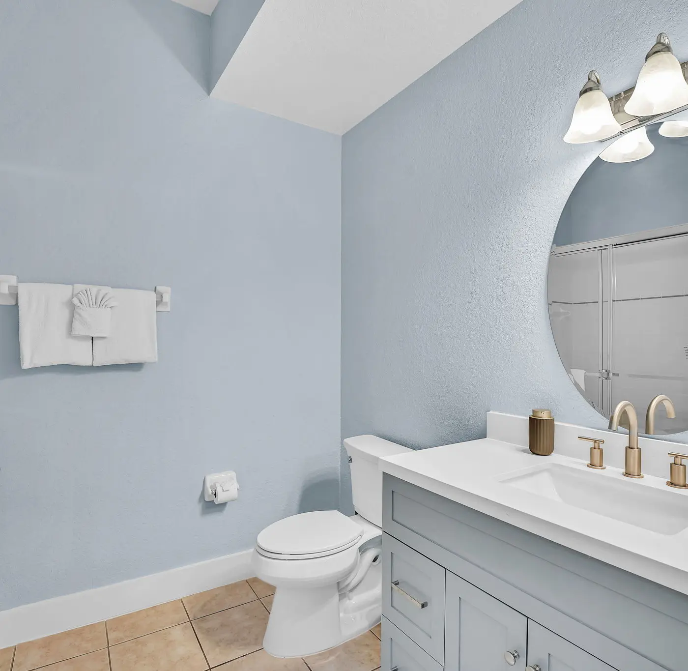Exclusive hot tub condo, 10 min to Disney